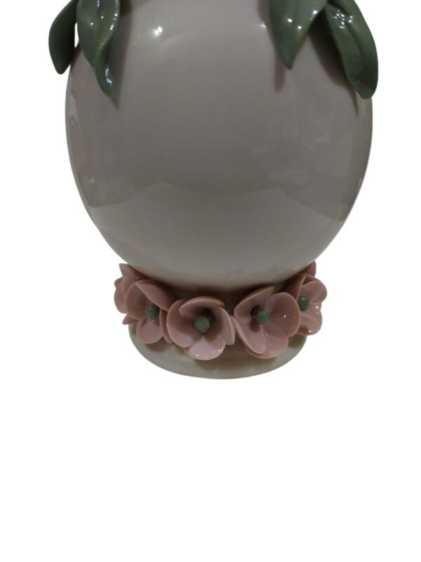 Uovo con decori floreali porcellana 15,5cm rosa - immagine 4