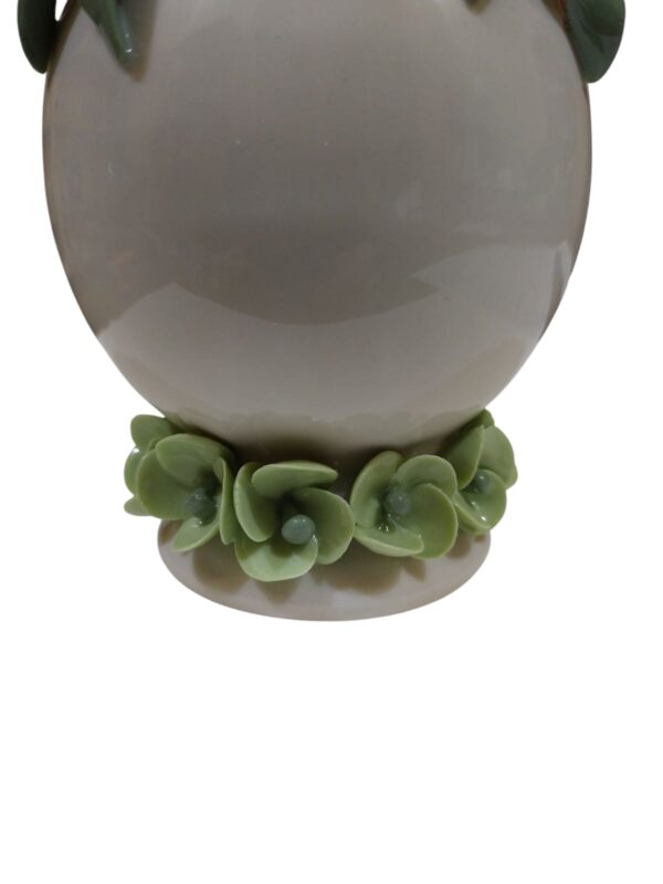 Uovo con decori floreali porcellana 15,5cm verde - immagine 3